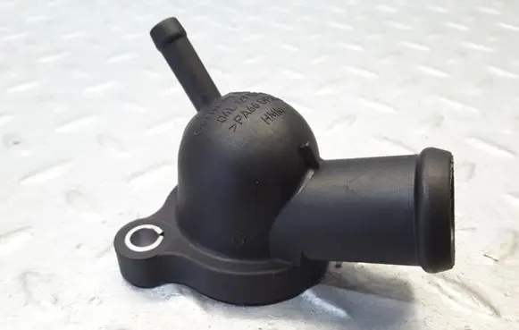 Volkswagen Jetta VI Engine coolant pipe/hose 04L121131AB