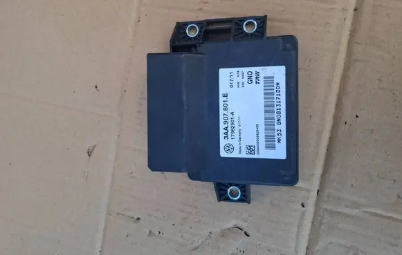 Volkswagen PASSAT B7 Hand brake control module 3AA907801E