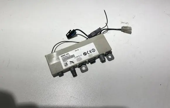 BMW 5 E39 Antenna control unit 8380685 21367510 11775103