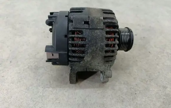 Volkswagen Touran I Generator/alternator 06F903023C