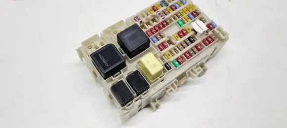 Nissan Qashqai J12 Fuse module 243506RA1B