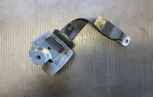 Toyota Prius (XW30) Middle seatbelt (rear) D627002