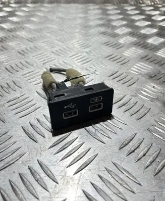 Honda Civic XI USB socket connector DG19007
