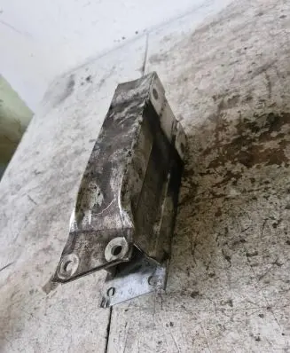 Mercedes-Benz C W204 Front bumper mounting bracket A2046201195