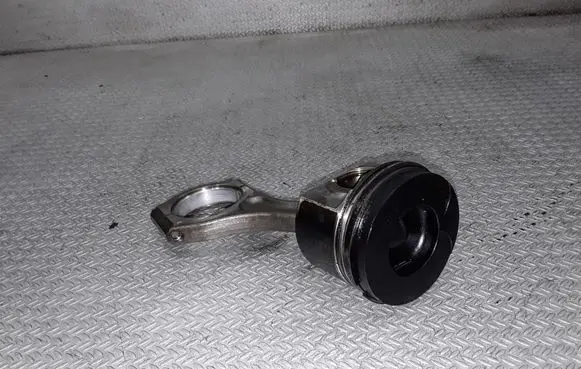 Subaru Outback Piston with connecting rod