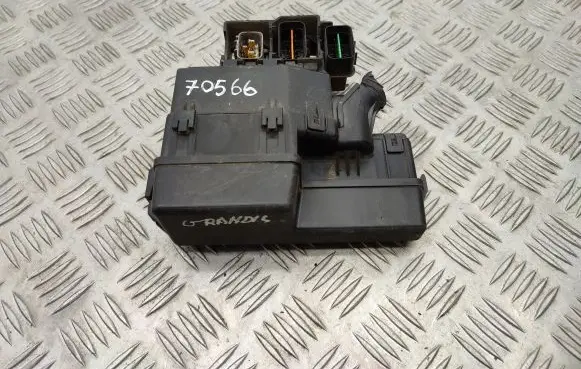 Mitsubishi Grandis Fuse module