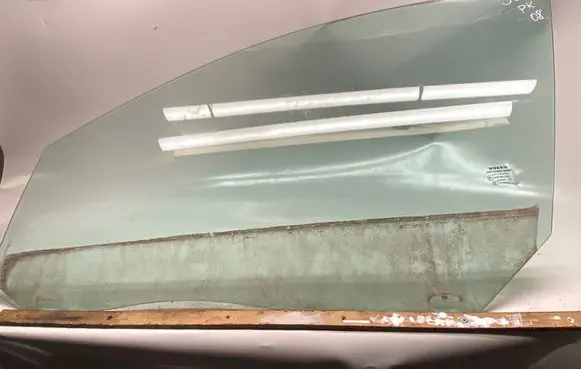Volvo S80 Front door window glass four-door E000186
