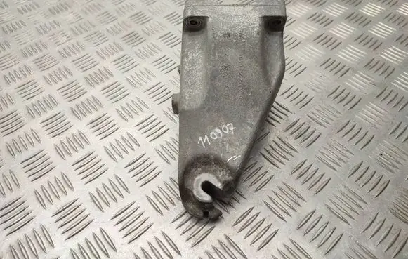 Mercedes-Benz Vito Viano W447 Engine mounting bracket A6542230404