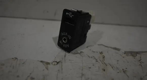 BMW 5 F10 F11 USB socket connector 9237653
