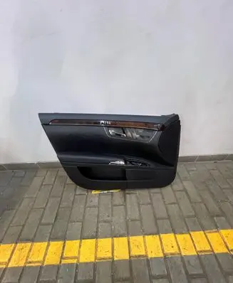 Mercedes-Benz S W221 Front door card panel trim A221720 A2217205748