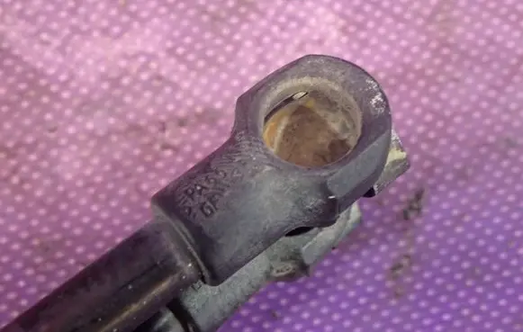 Toyota Corolla E120 E130 Tailgate strut 