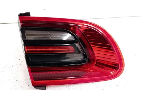 Tailgate rear/tail lights