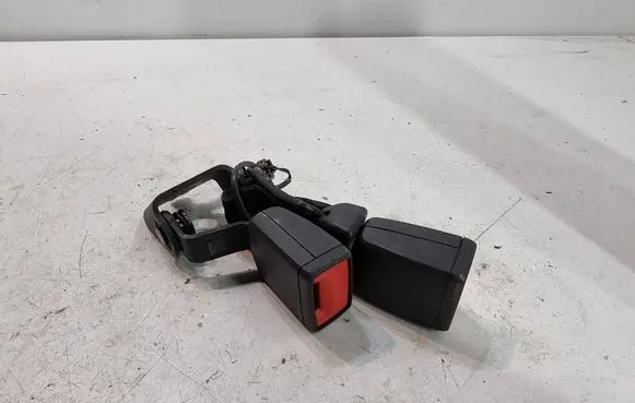 Volkswagen Polo VI Middle seatbelt buckle (rear) 6F0857739B