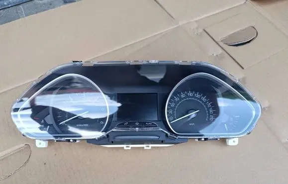Peugeot 208 I Speedometer (instrument cluster) 9675182780 16072012 E137HWF3