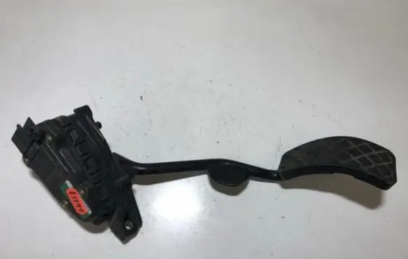 Volkswagen PASSAT B5 Accelerator throttle pedal 8d2721523b 6pv006026-09