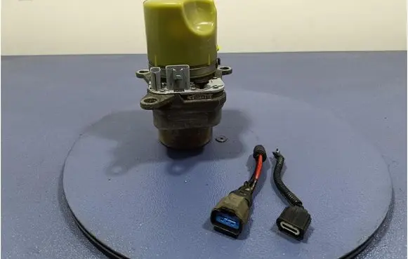 Volvo V50 Power steering pump 30714074