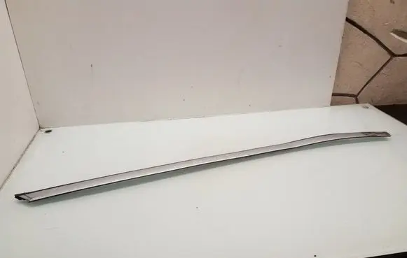 Volvo V70 Windshield trim