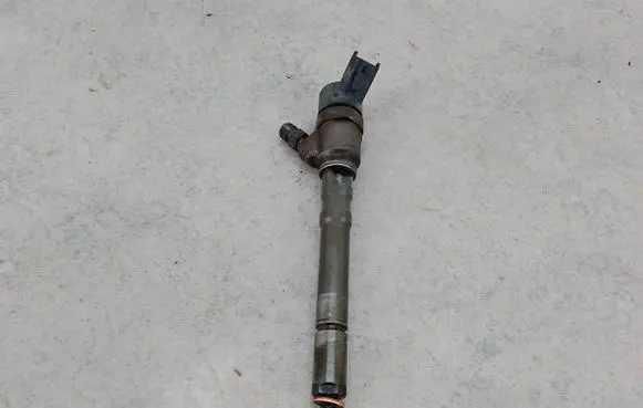 KIA Sportage Fuel injector 33800-27900