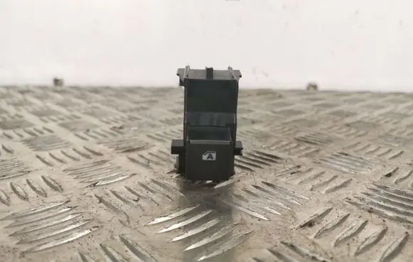 Toyota C-HR I Electric window control switch 193170