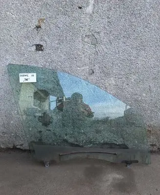 Renault Scenic III - Grand scenic III Front door window glass four-door 43R00049 E000292 DOT24M25AS2