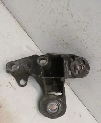 Audi A4 S4 B7 8E 8H Engine mounting bracket 8E0199351