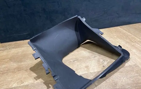 Porsche Macan (95B) Intercooler air channel guide 95B117336A
