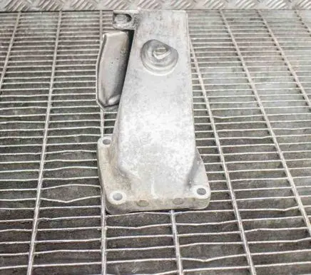BMW 5 E60 E61 Engine mounting bracket 2282634