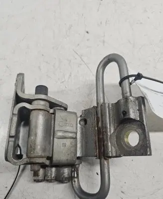 Audi A4 S4 B6 8E 8H Front door lower hinge 8E0831412