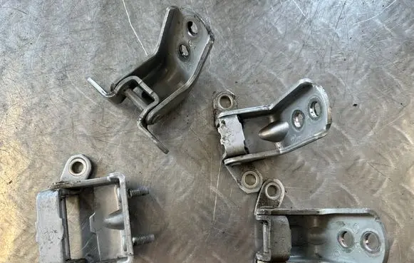 Nissan X-Trail T32 Rear door hinge set 