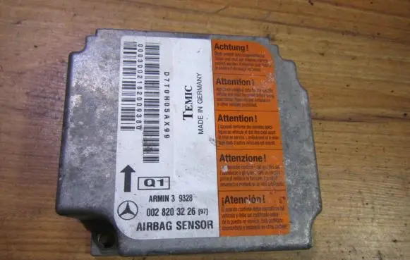 Mercedes-Benz E W210 Airbag control unit/module 0028203226 d7t0h05ax99