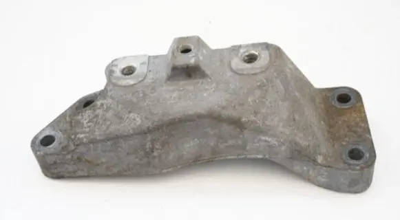 Volkswagen Golf Plus Engine mounting bracket 1K0199117