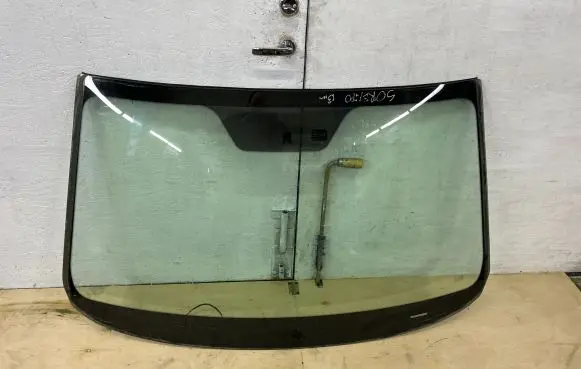 KIA Sorento Front windscreen/windshield window 