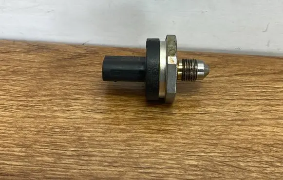Chevrolet Camaro Fuel pressure sensor 0261545062PINYA 0261545062
