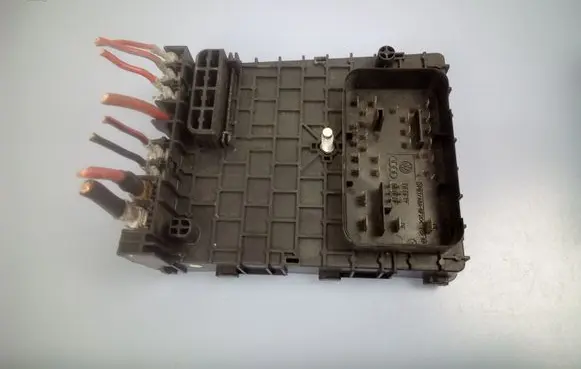 Volkswagen PASSAT B6 Fuse box set 3C0937125
