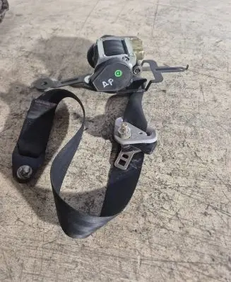Nissan Primera Front seatbelt
