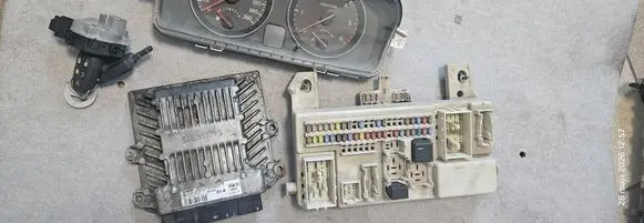 Volvo V50 Engine ECU kit and lock set 30729065A 5WS40092IT J38AC