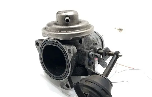 Volkswagen Golf IV EGR valve 038129637