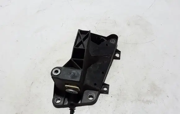 Chrysler Pacifica Radiator mount bracket 68292238AA