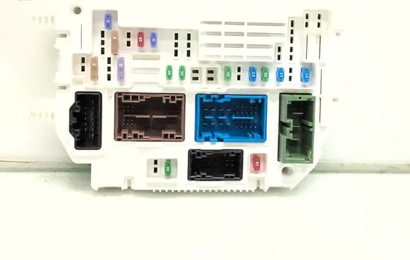 Opel Astra L Fuse module 9846631480 9830407680 9695078280