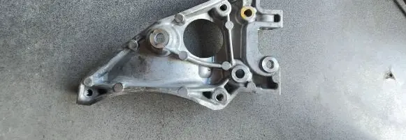Peugeot 308 SW Engine mounting bracket 9672950980