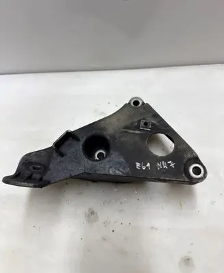 BMW 5 E60 E61 Engine mounting bracket 6777053 6905