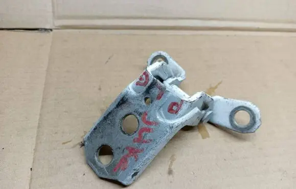Nissan Juke I F15 Front door upper hinge