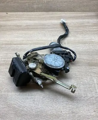 Toyota RAV 4 (XA30) Tailgate/trunk/boot lock/catch/latch 1638000062 06261342C 1105202P