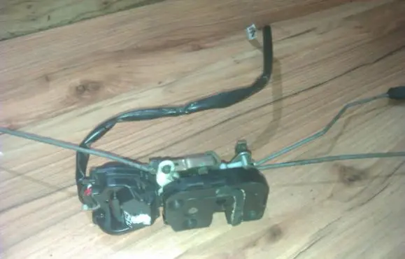 Mazda 323 Front door lock