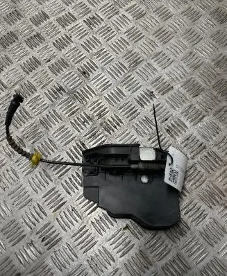 BMW X3 E83 Front door lock A053702
