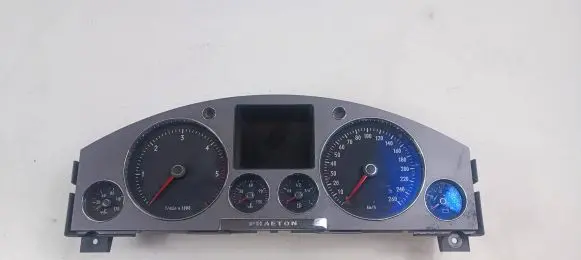 Volkswagen Phaeton Speedometer (instrument cluster) 3D0920882F