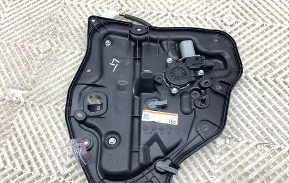 Mazda CX-3 Rear door window regulator with motor 