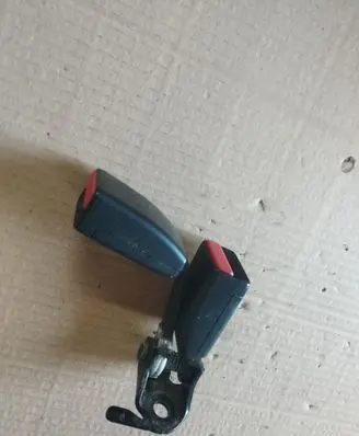 Peugeot 2008 I Rear seatbelt buckle