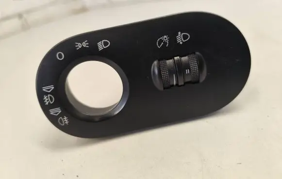 Seat Ibiza III (6L) Headlight level height control switch 33281107