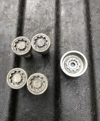Mercedes-Benz C W205 Anti-theft wheel nuts and lock 232123123
